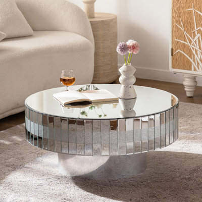 Table basse luxueuse à miroir rond pour ajouter du glamour au décor de votre salon.