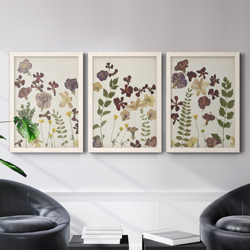 Pressed Flower Arrangement IV - Ensemble de 3 peintures sur toile encadrées, Blanc, H 43,5 po x l 31,5 po x P 1 po