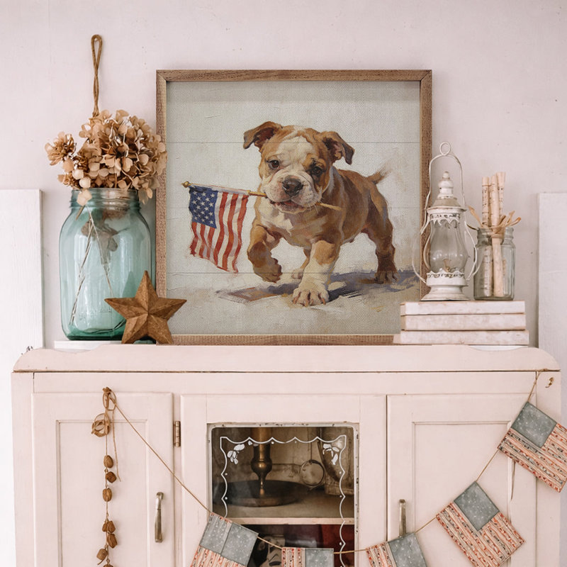 Bouledogue anglais patriotique, H 8 po x l 8 po