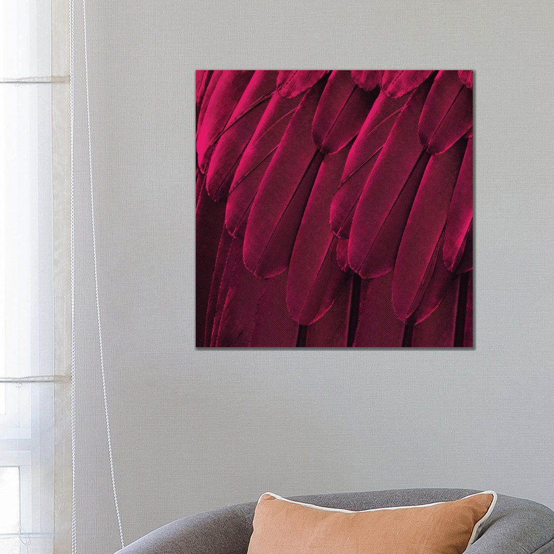 Gefiederter Freund in Magenta von Julia Bosco - Galerie-umwickelte Leinwand Giclée auf Leinwand ohne Rahmen