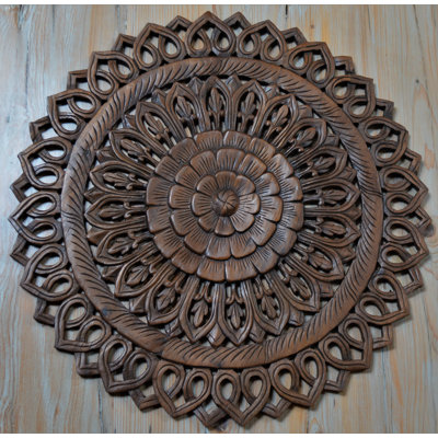 Décoration murale ronde en bois de teck sculpté à la main
