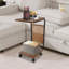 Table d'appoint en forme de C avec roulettes de frein-378688974-378688972