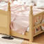 Lit de sol Montessori Queen avec barrières de sécurité pleine longueur et bibliothèque intégrée-313775704
