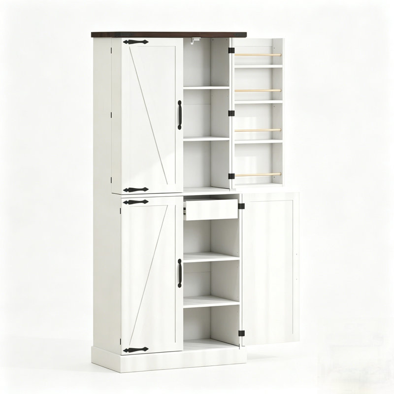 Grand garde-manger avec tablettes réglables et portes de style grange pour un rangement efficace et un charme rustique