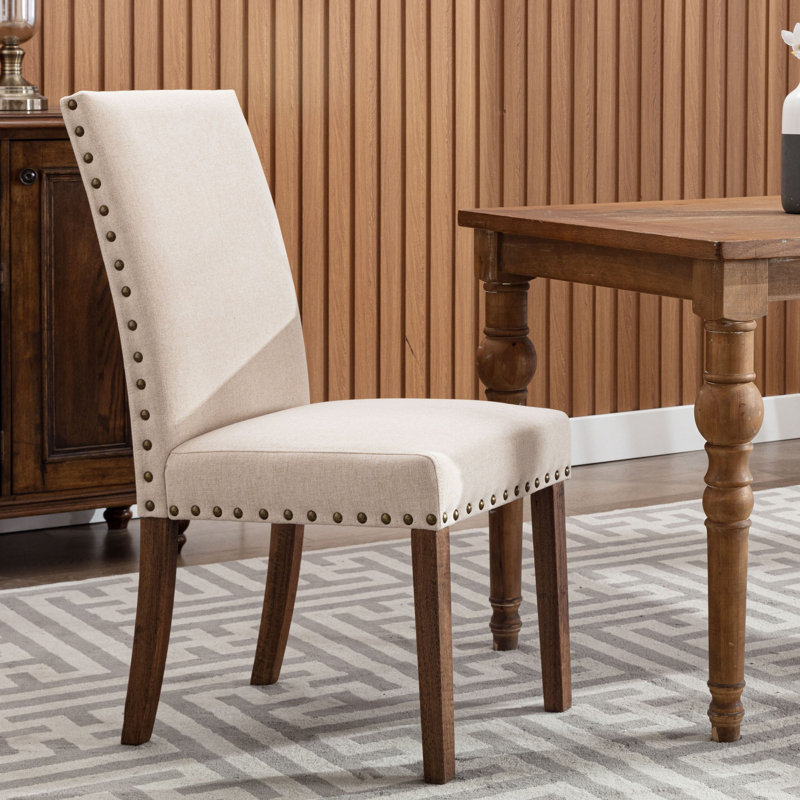 Chaise de salle à manger rembourrée en lin Parsons avec garniture cloutée et pieds en bois massif, Crème, crème
