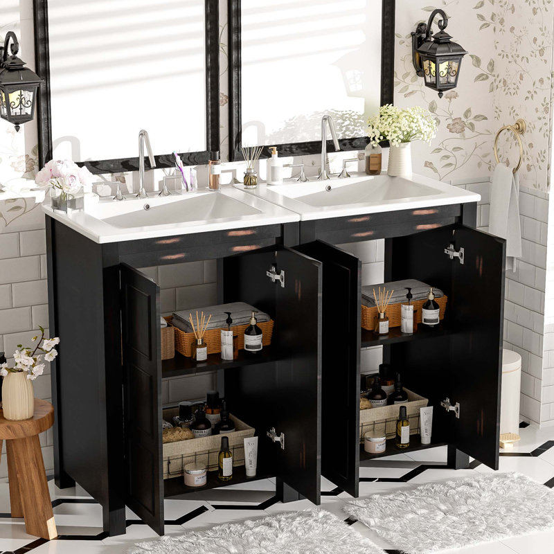 Meuble-lavabo de style rétro avec deux lavabos et beaucoup de rangement pour optimiser l'espace