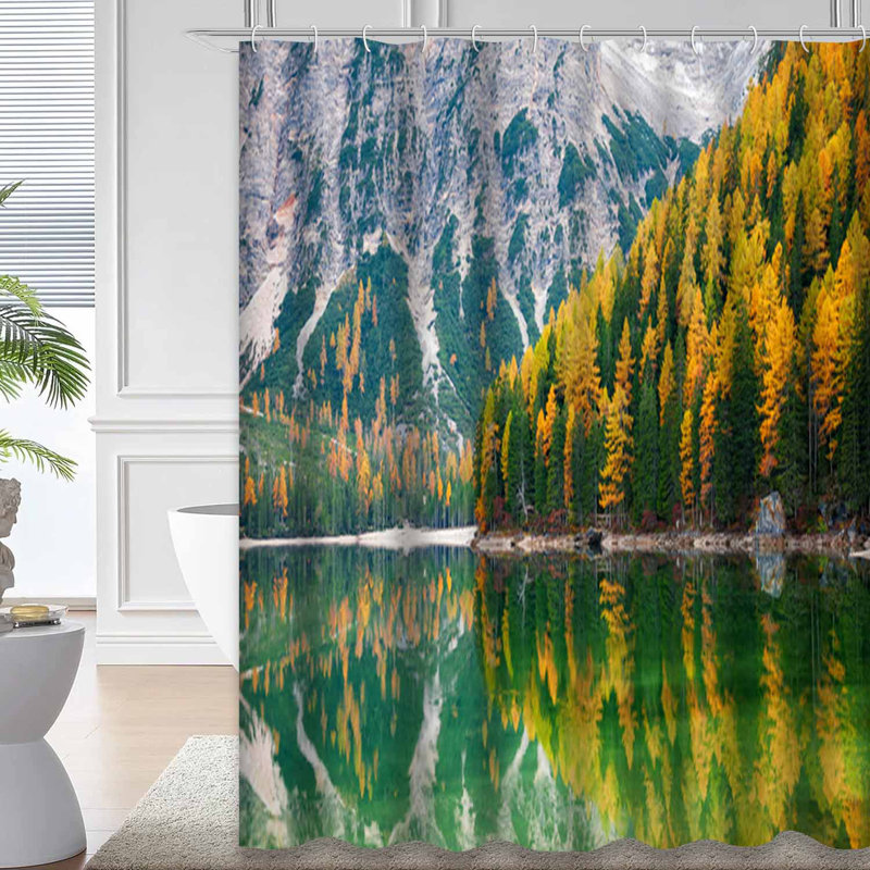Rideau de douche Amazing Autumn Lake Braies Scenery, L 72 po x l 84 po