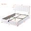 Grand lit blanc avec dossier rembourré et option de rangement hydraulique pour la taille-643522189-643522291
