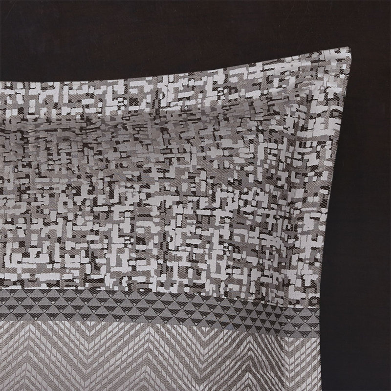 Édredon grand / gris taupe 7 pièces. Tissu. Comprend un édredon, des taies décoratives, des coussins décoratifs et une jupe de lit. Lavable à la machine pour grand lit. Gris / taupe Motif de broderie. Facile à entretenir