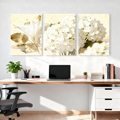 Tableau mural sur toile tendue, motif floral lys blanc et hortensias, élégants accents dorés (lot de 3)