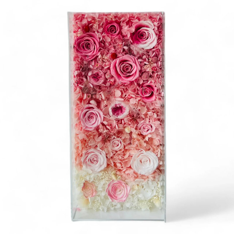 Arrangement floral de roses en boîte