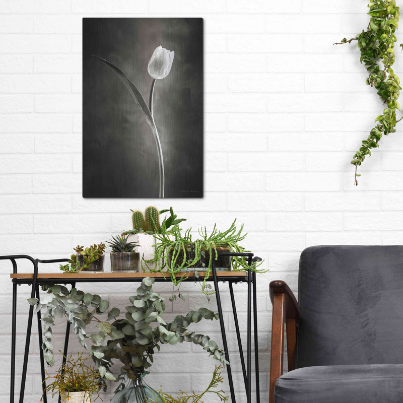 «Two Tone Tulips II» par Debra Van Swearingen, H 16 po x l 12 po