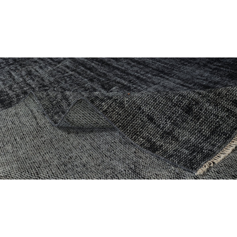 Tapis turc en laine fait à la main de 5,7 x 8,8 pi surteint en noir pour des intérieurs modernes