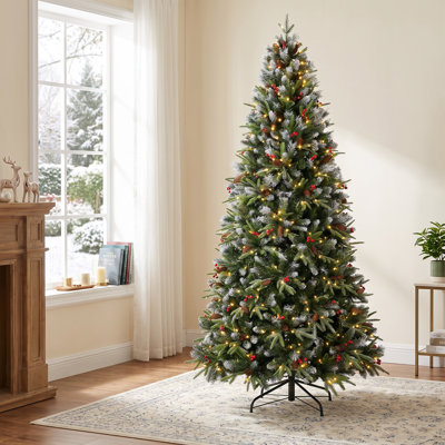 Arbre de Noël artificiel enneigé 6 pi avec 350 lumières DEL blanc chaud, 1593 pointes en PE / PVC, baies rouges, pommes de pin, branches articulées et base en métal