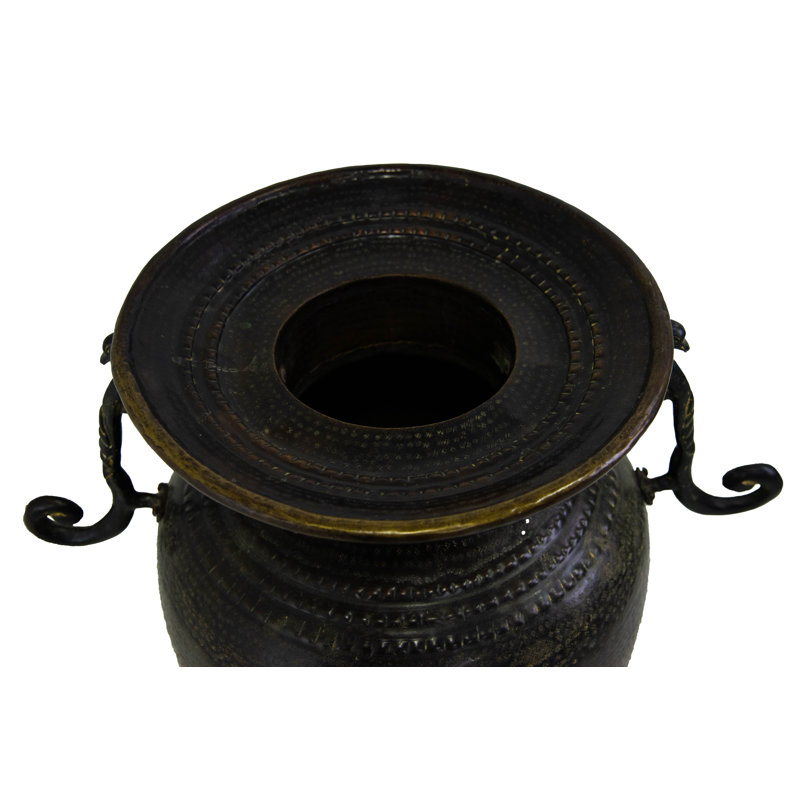 Vase antique avec poignées ornées