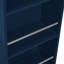 Îlot de cuisine moderne avec rangements, portes en verre cannelé, éclairage DEL, table extensible bleu marine, prise électrique, porte.