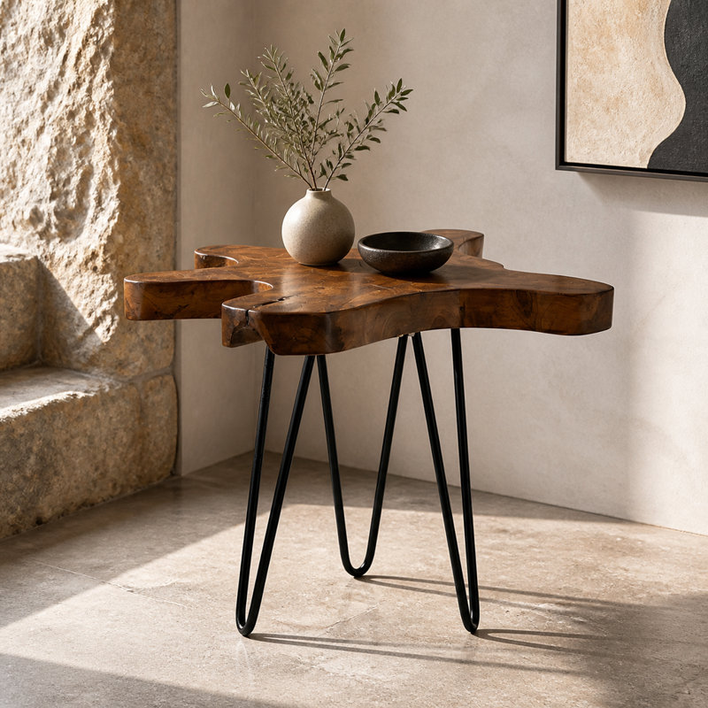 Table d'appoint en teck massif à bords naturels (23,5 x 19,5 x 15,5 po) avec pattes en épingle à cheveux noirs