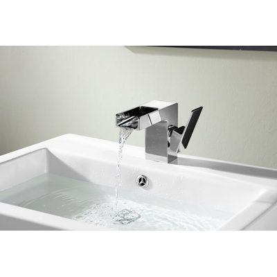 Single-handle Bathroom Faucet with Drain Assembly