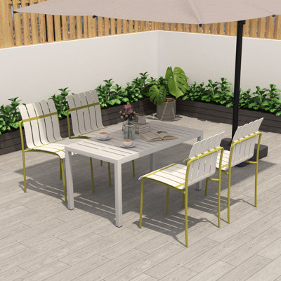 Ensemble de 4 chaises modernes rayées - Pieds en métal robustes et siège imperméable en PP, pour un usage intérieur / extérieur sur un café, un patio ou un balcon (sans table)