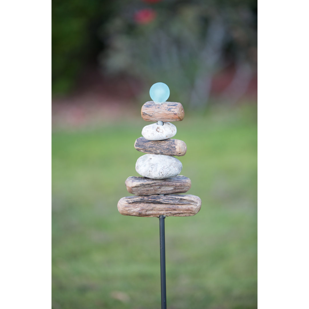 Shee Abstract Garden Stake Latitude Run®