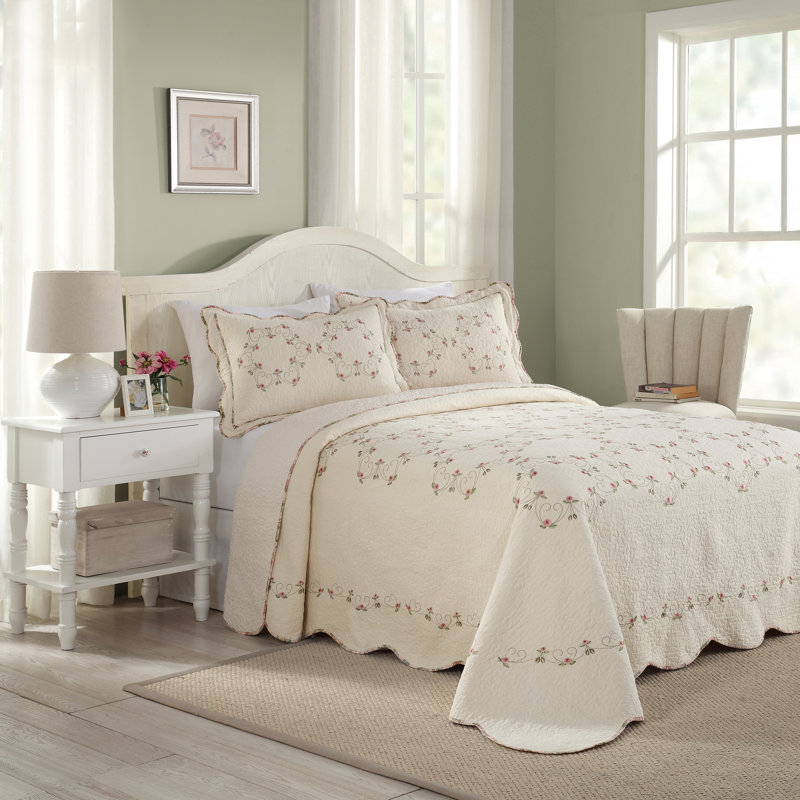 Felisa Floral Embroidered Single Bedspread/Coverlet, Queen Bedspread