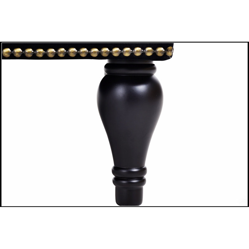 Luxueuse chaise longue en velours avec capitonnage à boutons et garniture cloutée, parfaite pour les sièges élégants et confortables