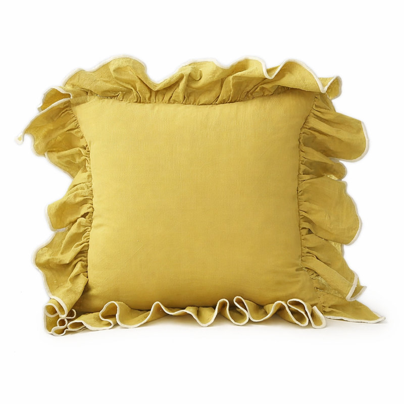 Coussin décoratif en coton avec bordure à volants 18 po x 18 po Ruffled Edge, Jaune moutarde