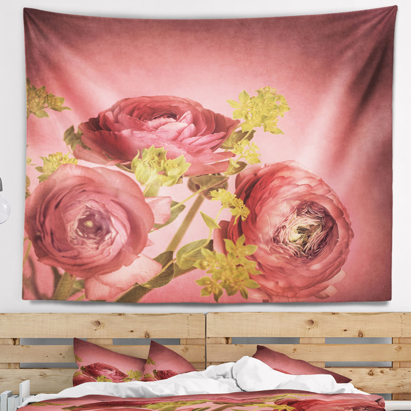Tapisserie rose à fleurs renoncule, H 68 po x l 80 po