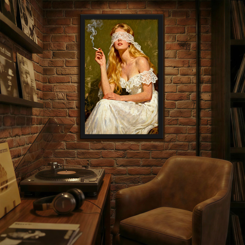 Femme à la mode en robe blanche, H 18 po x l 12 po