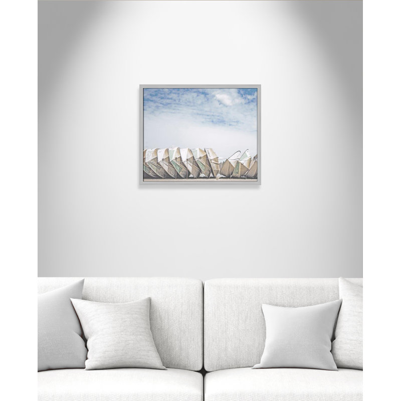 Impression sur des bateaux en bois de Hennécy sur papier par Leah Straatsma, H 21,5 po x l 25,5 po x P 1,25 po, Argenté mat
