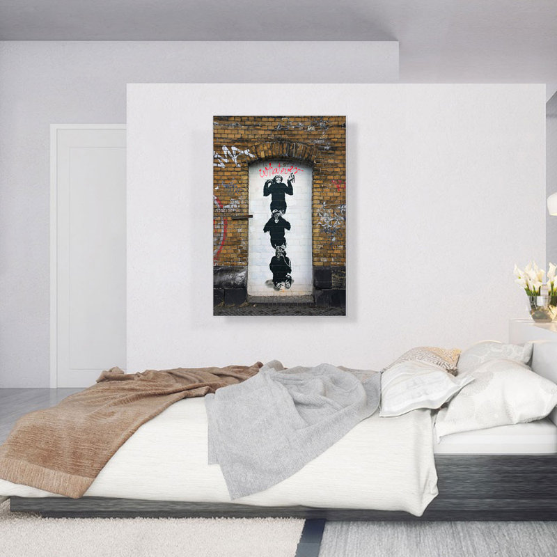 «Monkey Business» par Banksy - reproduction de photo sur toile tendue, H 40 po x l 26 po x P 0,75 po