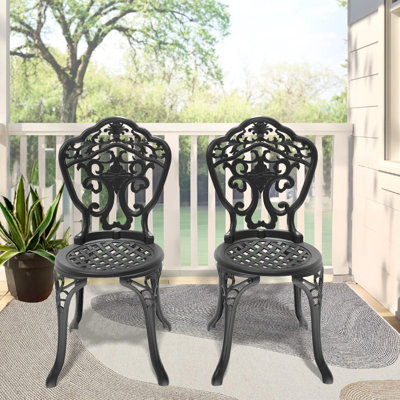 Ensemble de 2 sièges d'extérieur en aluminium moulé, structure noire, lignes élégantes, pieds antidérapants, design ergonomique, résistant aux intempéries, confort d'assise optimal.