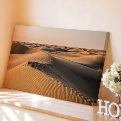 Toile une vaste étendue de dunes de sable doré mettant en vedette des motifs d'art mural complexes créés par le vent avec des ondulations douces et de l'art mural sur toile