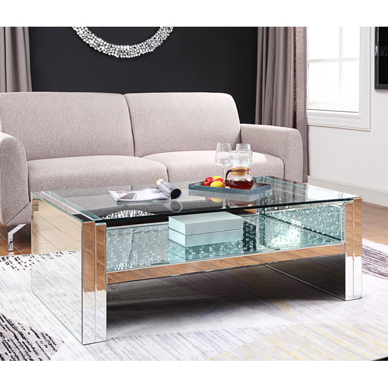 Table basse, miroir et faux cristaux
