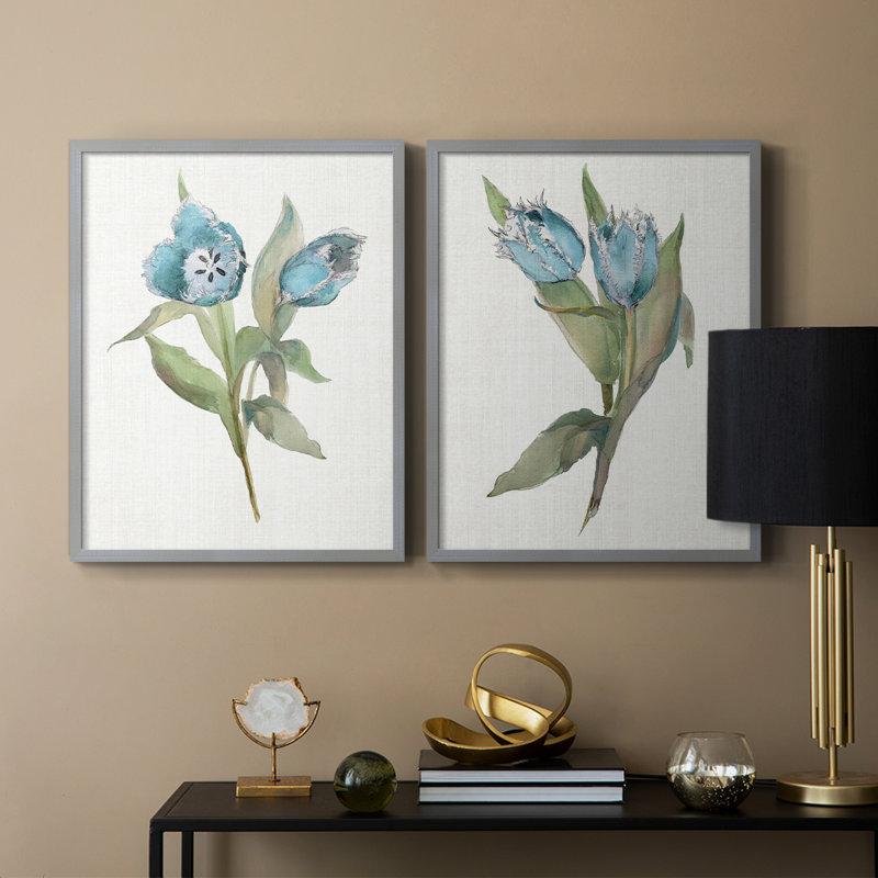 «Blue Tulip Picks I», reproduction encadrée de qualité supérieure - prête à être accrochée - aucun clou requis - aucun clou requis