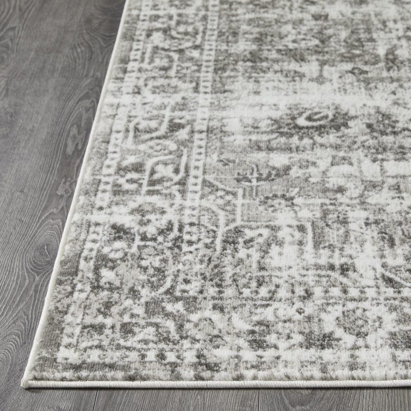 Raghdah Oriental Indoor Rug, Rectangle 2' x 3'