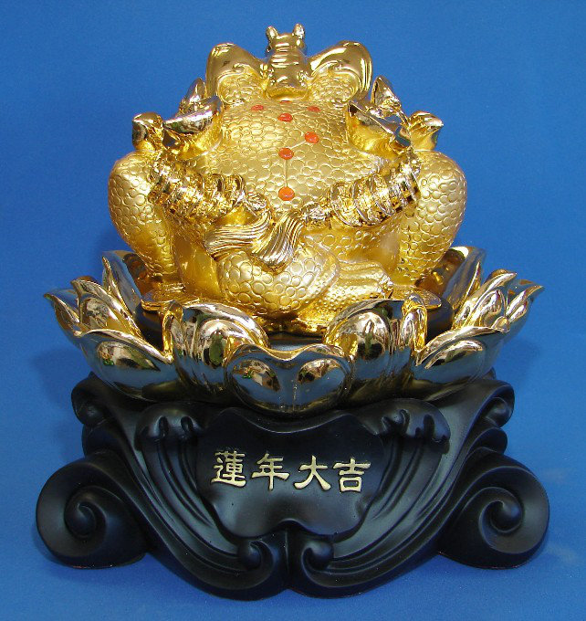 Figurine grenouille argent assise sur lotus