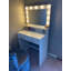 Bureau de coiffeuse avec miroir et lumières, coiffeuse avec grand tiroir, commode de rangement à 2 niveaux et 3 modes d'éclairage à luminosité réglable, convient à la chambre à coucher