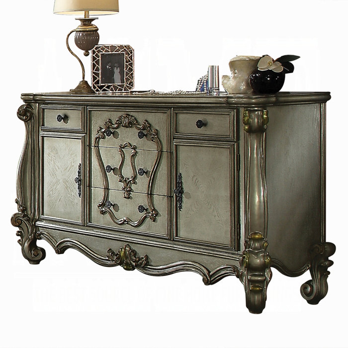 Commode Ahmena, Sauge