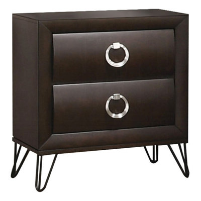 Table de chevet à finition foncée avec tiroir incurvé et pieds en métal pour agencement de chambre à coucher contemporain - 24 po de largeur, 16 po de profondeur, 27 po de hauteur, configuration moderne à deux tiroirs