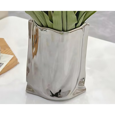 Centre de table luxueux en tulipe sèche dans un vase