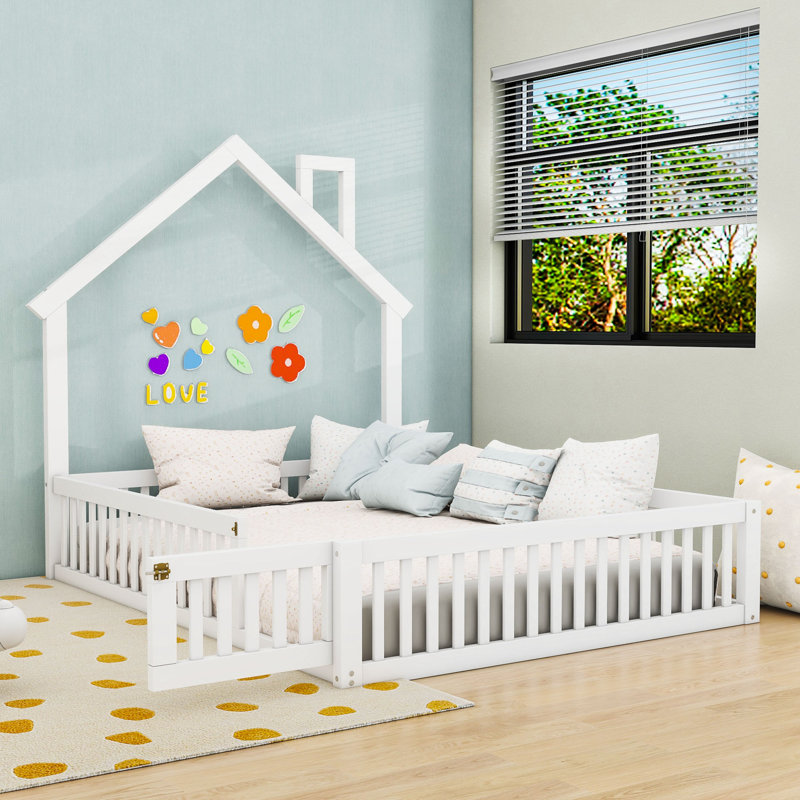 Lit double en bois en forme de maison rustique avec cheminée, Blanc