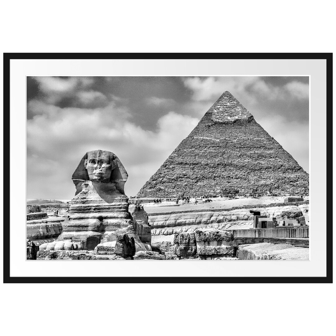 Gerahmtes Poster Sphinx von Gizeh mit Pyramide