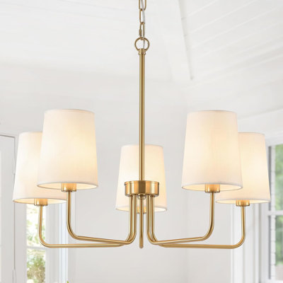 Lustre de style campagne moderne avec abat-jour en tissu blanc - Luminaire suspendu linéaire à 5 lumières pour îlot de cuisine en laiton doré pour salle à manger, cuisine et vestibule