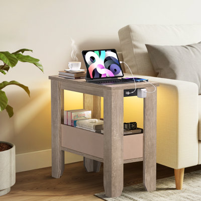 Table de bout Starleen avec prises USB, table de chevet avec éclairage DEL et contrôle