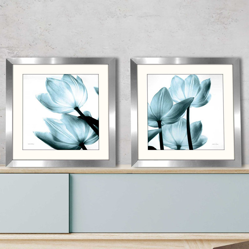 «Tulipes translucides II», ensemble de 2 impressions encadrées sur papier, H 16,5 po x l 33 po x p 1 po, Blanc