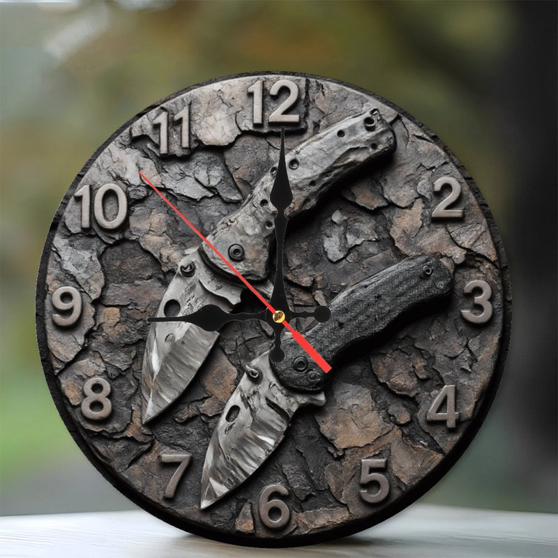Horloge avec couteaux pliants