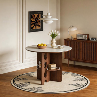 Table de salle à manger ronde de style médiéval en pierre frittée blanche avec compartiments de rangement, pieds en panneau de fibres à densité moyenne de couleur noyer. Convient à une salle à manger pour une famille de 2 à 4 personnes. Plateau de table à deux couches.