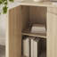 Armoire d'appoint moderne et minimaliste avec façade arquée et rangement personnalisable, parfaite pour les espaces de vie contemporains.