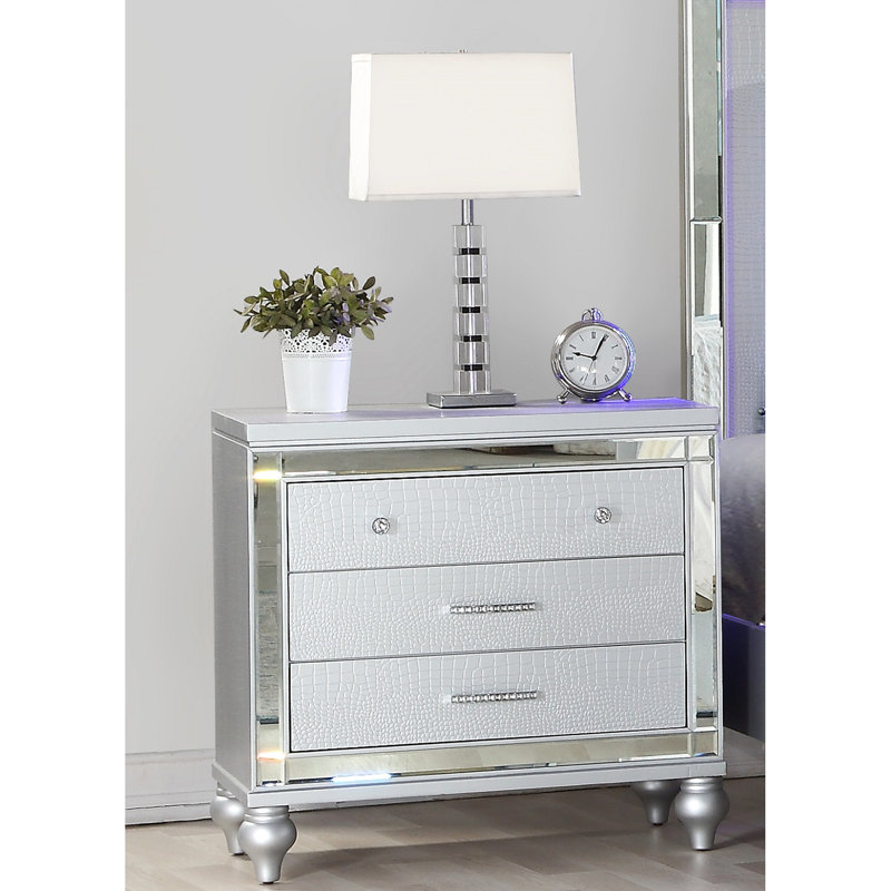 Table de chevet glamour 3 en argent - Pièce éblouissante et éblouissante dans la chambre à coucher